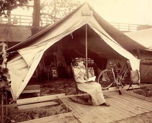 annie-oakley-in-tent5