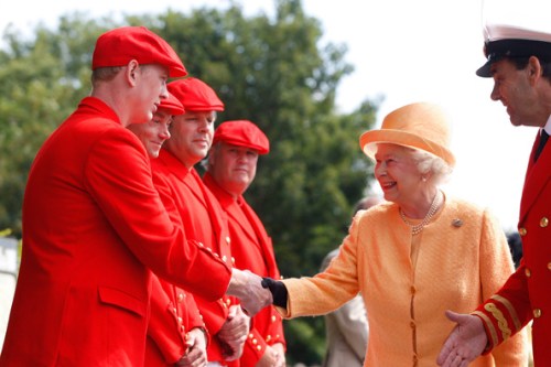 Queen+Elizabeth+II+Attends+Annual+Swan+Upping+_XgDImnk-EXl