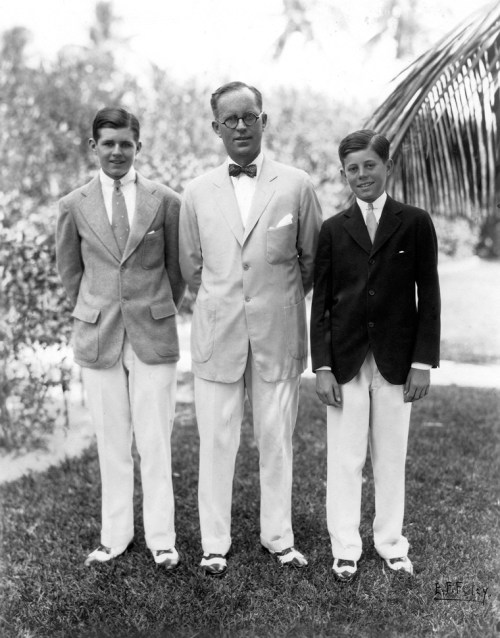 Joseph P. Kennedy, Sr. (c) with 2 of his 4 sons: Joe Kennedy, Jr. (l) and John F. Kennedy
