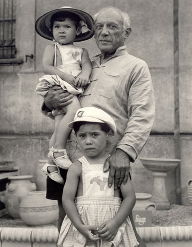 image 7. Picasso with Paloma (b. 1949) in arms, Claude (b. 1947), photo 1951