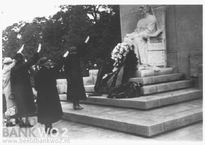 NSB members (Dutch Nazis or collaborators) show up at a statue of Queen Emma on Carnation Day, giving the straight arm salute.