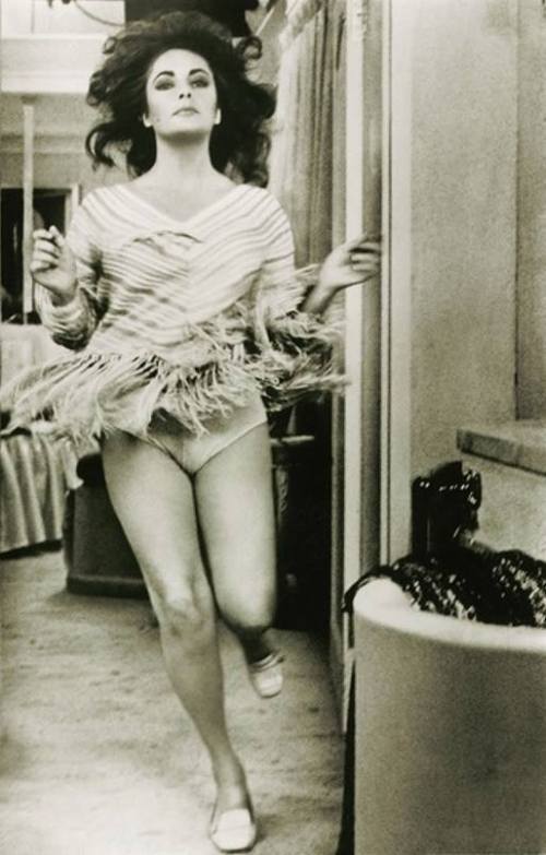 Elizabeth Taylor, 39,  in a scene from X, Y, and Zee, 1971