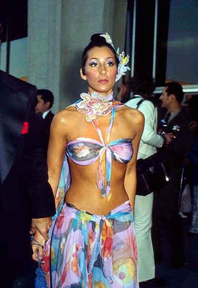 Cher arrives at the 1974 Academy Awards wearing a Bob Mackie design.
