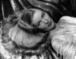 veronica-lake-hair fanned out