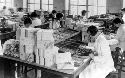 Cadbury chocolate factory workers, UK, 1932